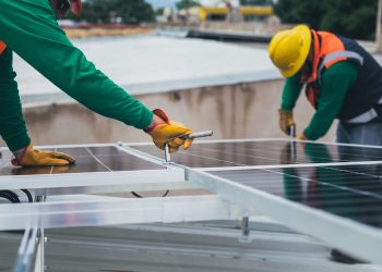 Instalação e manutenção de painéis fotovoltaicos
